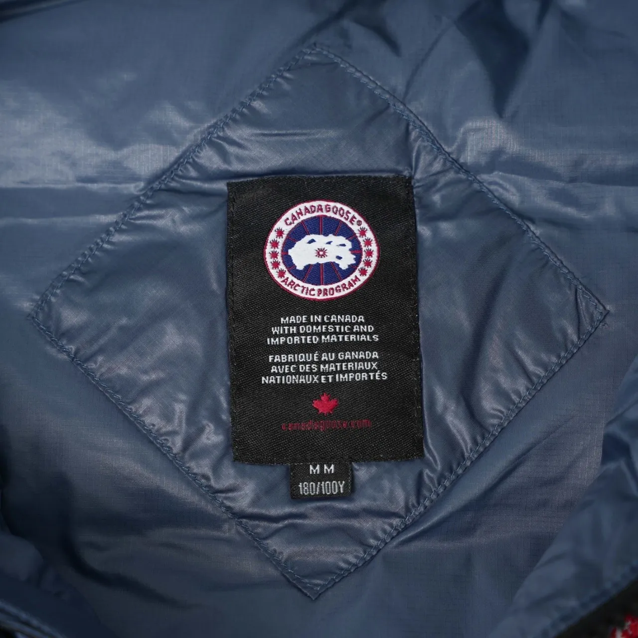 P480 top version Canadian brand vest new model Canada Goose has always been recognized as the warmest down jacket. Various Instagram celebrities, Internet celebrities, and celebrities often wear it for street photos. I make Canada Goose every year, but I still can’t get rid of my love for it. No matter how cold the days are, there is no need to be afraid, because there is! Filled with 90% white duck down, it is the legendary warmest down jacket and is known as a must-have for Arctic outdoor sports! The most popular down jacket in the world, celebrities are rushing to buy it, it is a must-have! Same style for men and women Size: xs ~ xxl